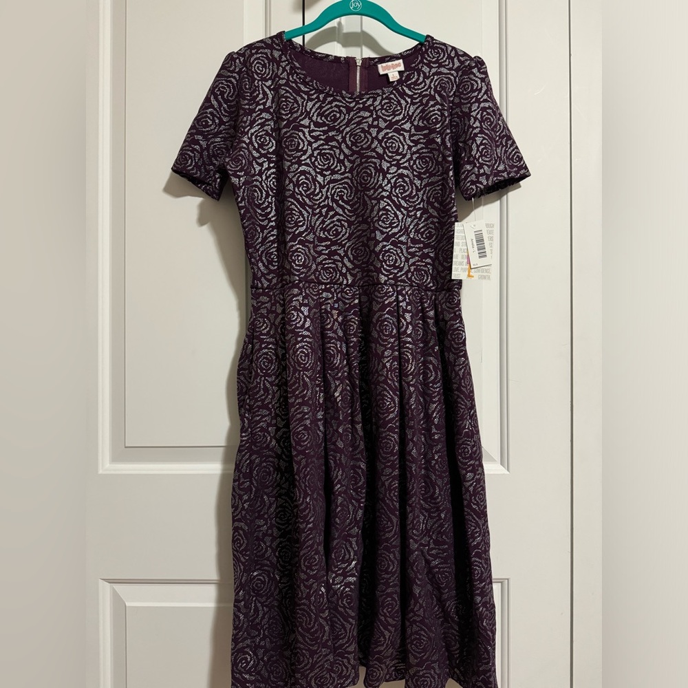 NWT L Amelia dress from the elegant collection.